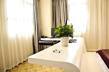 Provence Garden Hotel Wuhan Esterno foto